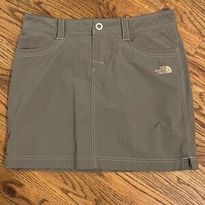 The North Face Olive Green Skirt Size 4 | Pockets + Zip Pocket | Built-In Shorts